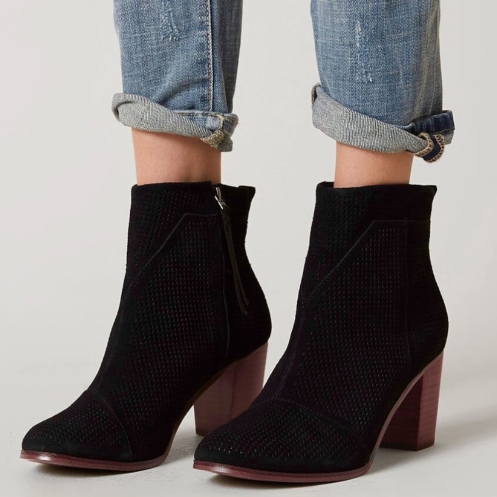 TOMS Suede Lunata Leather Perforated Black Ankle Chunky Heel Boots  size 8.5